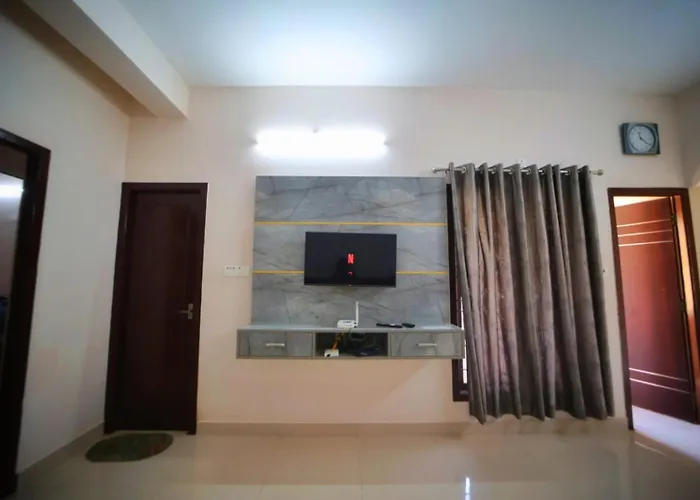 Cm Stays Service Apartment - Near Chennai Airport - Pallavaram
